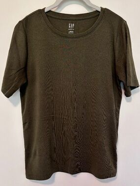 Gap Short Sleeve Modern Tee in Olive Night - Large Petite